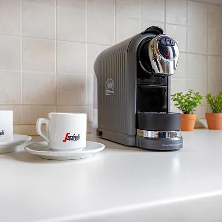 Shakira Apartamento Parma